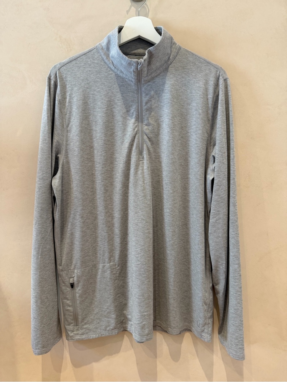 Vuori Men’s Heather Gray Performance 1/4 Zip Pullover with Zip Pocket Size L
